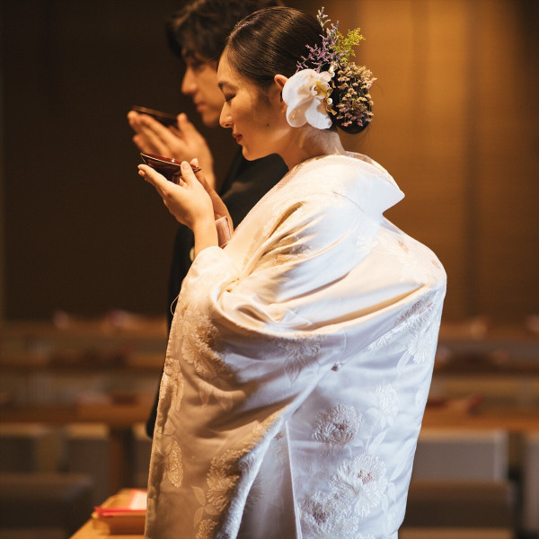 神前式が叶う、伝統的ながらも洗練された「山の神殿」