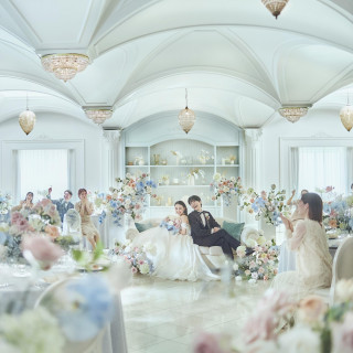 大人可愛い華やかな空間で、おふたりらしいパーティを