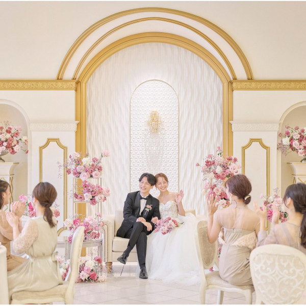 雰囲気で選べる3つのパーティ会場＆100種類以上の選べるコーディネートで自分好みにカスタムできる！