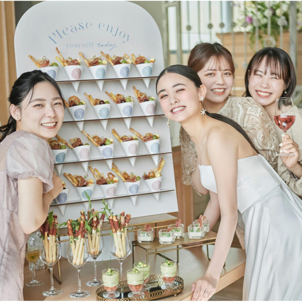 挙式と披露宴の間におふたり+ゲストで過ごせるパーティ時間をご用意*ゲストとの特別なひとときを過ごして