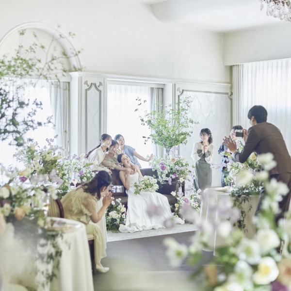 雰囲気で選べる3つのパーティ会場&100種類以上の選べるコーディネートで自分好みにカスタムできる*