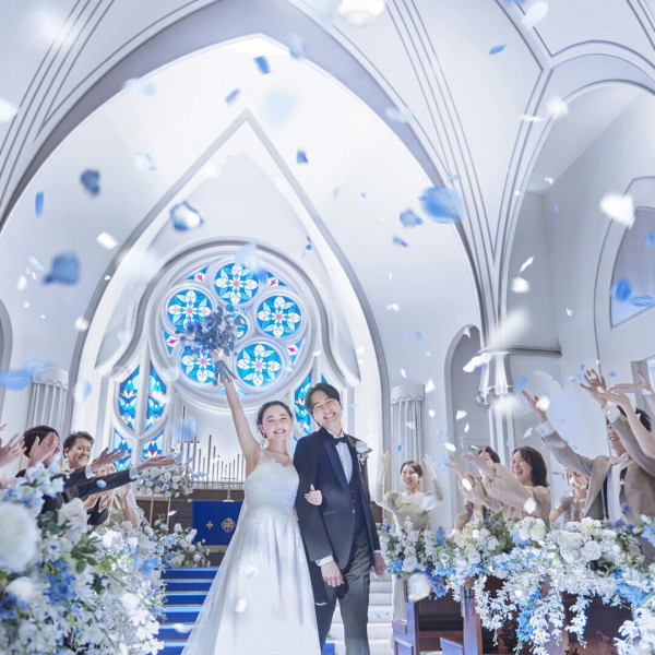 チャペルだけでなく、結婚式場の外観でのお写真が撮れるプランも！館内を使って撮りたい希望を叶えます＊