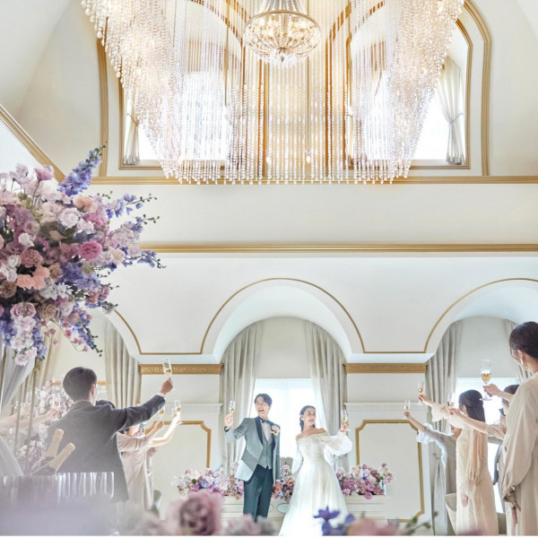 雰囲気で選べる3つのパーティ会場＆100種類以上の選べるコーディネートで自分好みにカスタムできる*