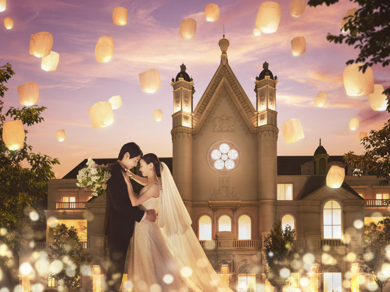 ロイヤルブルー大聖堂と白亜の邸宅で叶える上質ウエディング
