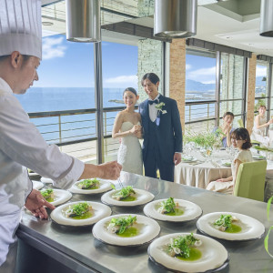 オープンキッチン併設の披露宴会場|SCAPES THE SUITE（スケープスザスィート）の写真(56585024)