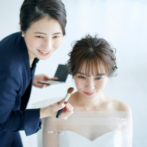 ご希望のイメージをヒアリングさせていただきながら、いかに新婦さまの魅力と笑顔を引き出せるかを考え、人生最幸の一日を美しく彩るお姿に仕上げさせていただきます。|ヒルズスィーツ宇都宮ブリーズテラスの写真(22778465)
