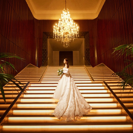 幻想的な大階段でのワンショット