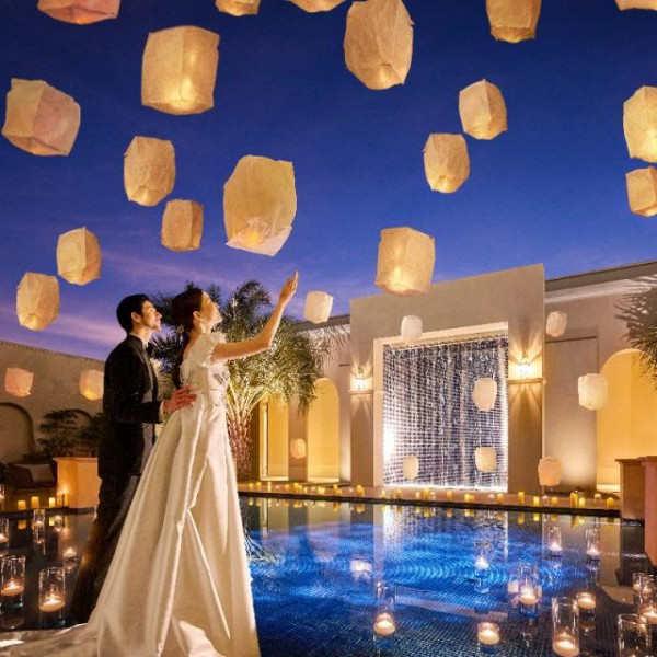 幻想的な世界観を実現できるプールガーデン