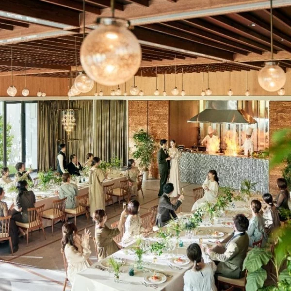 少人数向けのアットホーム会場でクチコミ好評のお料理と共に笑顔溢れるひとときを。