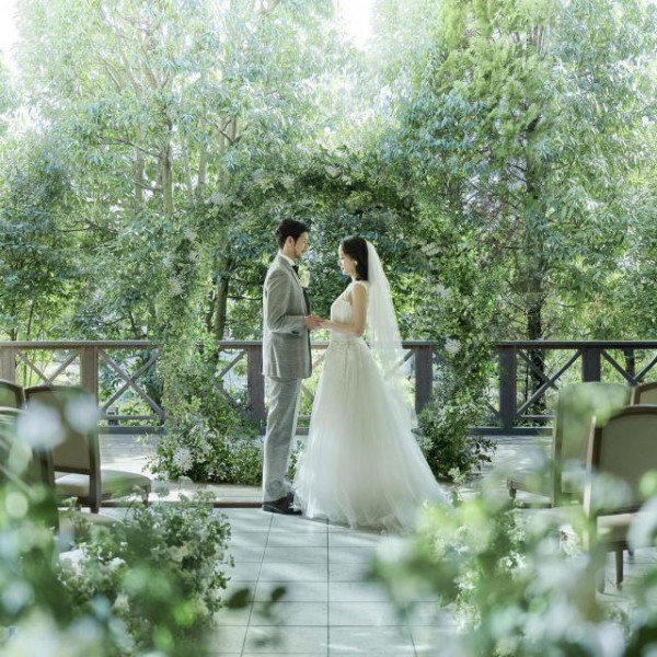 緑の貸切邸宅では自然に囲まれたロケーションでのお写真も撮影可能！