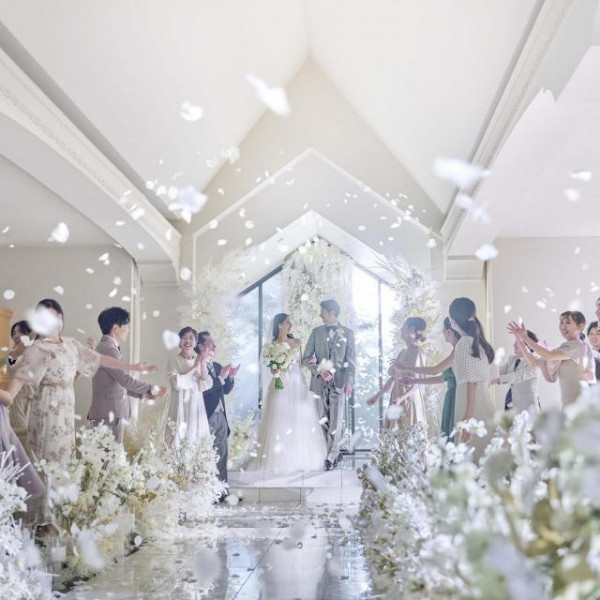 ひかりと純白のチャペルで大切な皆様からの祝福を受けるアットホームなチャペル