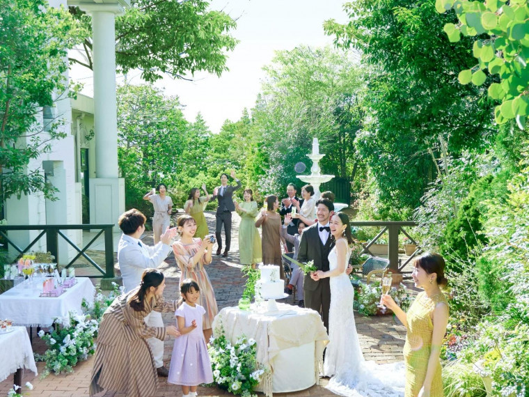 緑とお花に囲まれた貸切邸宅で叶う「ガーデンウェディング」