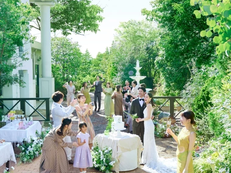 緑とお花に囲まれた貸切邸宅で叶う「ガーデンウェディング」