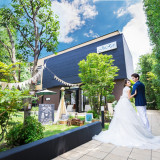 閑静な街並みに佇む隠れ家レストラン。貸切だから周りを気にせずプライベートな時間を満喫できる。