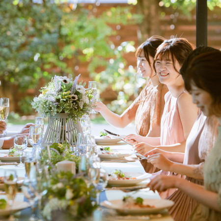 美味しい料理にゲストの会話も弾みます
