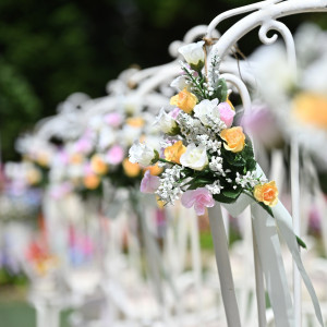 色とりどりの花が、ふたりの未来を明るく照らしています|ルーデンス立川ウエディングガーデンの写真(53829002)