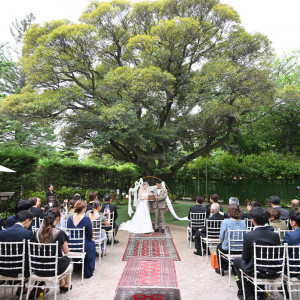 樹齢140年の椎の木で誓うGARDEN WEDDING|ルーデンス立川ウエディングガーデンの写真(53829063)