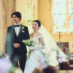 【セント・マリーズ礼拝堂】全体的に可愛らしく、柔らかい雰囲気の礼拝堂となるのでアットホームな雰囲気の中お誓い頂けます。|那須高原 ミッシェルガーデンコート/那須高原セント・ミッシェル教会の写真(49505134)