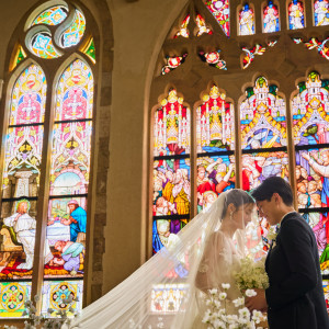 ステンドグラス輝くチャペルや美しいロケーションで撮影が叶う♡