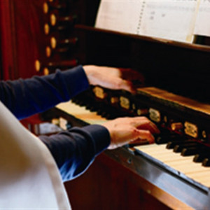 【アンティークパイプオルガン】挙式中の演奏は100年以上前に作られたパイプオルガンの音色がふたりの挙式をより華やかに彩ります。|那須高原 ミッシェルガーデンコート/那須高原セント・ミッシェル教会の写真(853628)