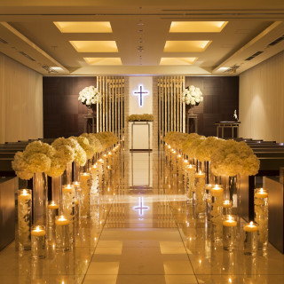 直接来館で会場費・控室料・新郎新婦当日宿泊費などがお得に。さらに期間限定で選べる特別特典をご用意!