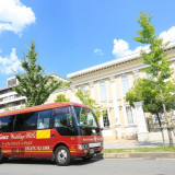 【アクセスも便利!】
京都駅から当館まで往復してくれるシャトルバス
鴨川沿いの風情に見惚れ、期待に胸を膨らまし到着
お帰りの際は、三条・四条も経由し二次会などにも便利