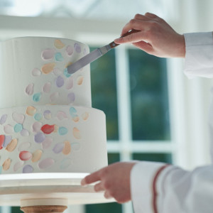 ウエディングパティシエが手掛ける世界に一つのオリジナルケーキ|京都 アートグレイス ウエディングヒルズの写真(25646186)
