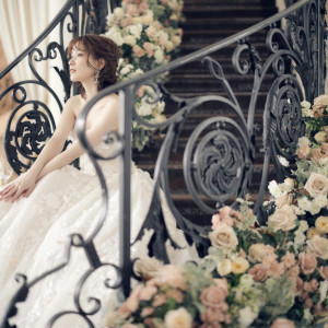 花嫁様憧れの階段も|京都 アートグレイス ウエディングヒルズの写真(25646594)