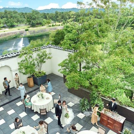 【光琳邸-KOHRIN-】鴨川沿いだから青空の広がるガーデンパーティが叶う|京都 アートグレイス ウエディングヒルズの写真(23783930)