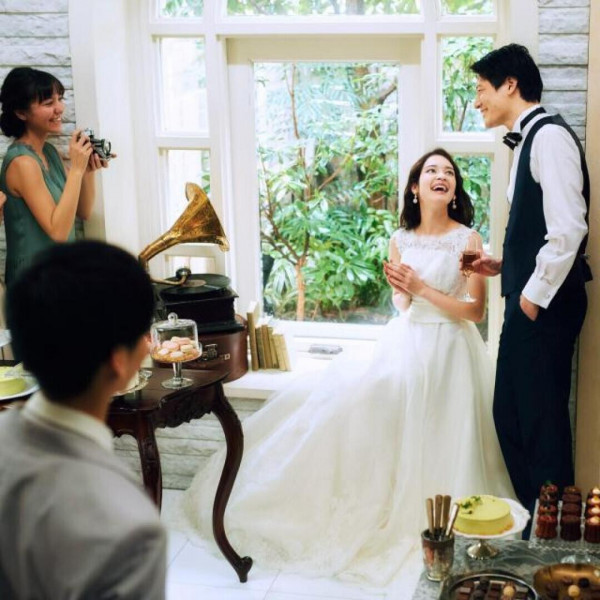 リラックスした空間は自然体で過ごせ、会話が弾むパーティに。