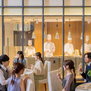 お二人が中座のタイミングでも料理の工程や演出でゲストも楽しめる披露宴に|The Chelsea Court ～ザ・チェルシーコート～の写真(55702244)