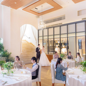 憧れの階段入場で、ゲスト全員の表情を一望できる|The Chelsea Court ～ザ・チェルシーコート～の写真(55703048)