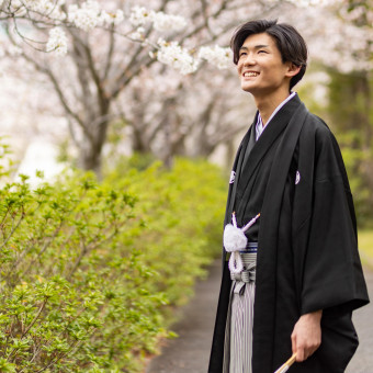 新郎用の紋付・袴も多数お色味を取り揃えております！
専属スタイリストがご提案させて頂きます