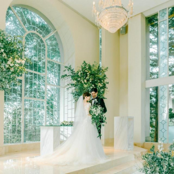 緑と自然光あふれるチャペルでアットホームな時間を…