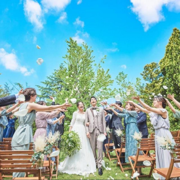 温かな日々光に包まれるガーデン挙式＊゜
