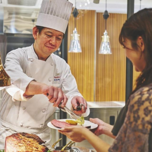 シェフからゲストへ直接想いを届ける瞬間も…