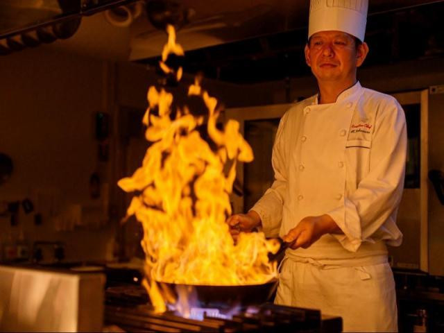 ＼後日来館特典／シェフ自慢の料理をご試食！！