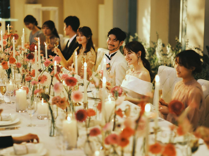 キャンドルを灯し、ゲストの皆様と優雅に過ごす特別な時間を…＊゜