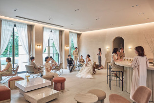 ゆったりとしたロビーでお出迎え|ニーズ青山 by T&G WEDDING (旧 青山迎賓館)の写真(50707995)