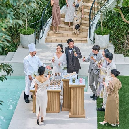 チャペルから階段でつながったガーデンでアフターセレモニーを|ニーズ青山 by T&G WEDDING (旧 青山迎賓館)の写真(50704061)