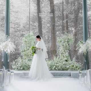 純白の空間が花嫁を照らす。息をのむほど美しい一枚