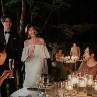 ナイトパーティもおすすめ。夜風とキャンドルに包まれる、笑顔の乾杯