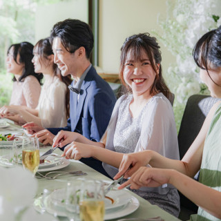 親しいゲストとともにアットホームな時間を