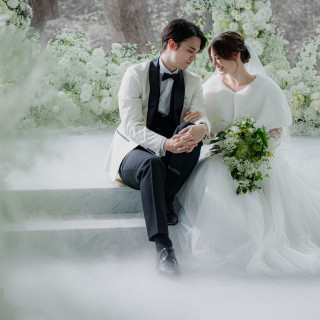 緊張も解ける幻想空間。ふたりらしい自然な表情の一枚