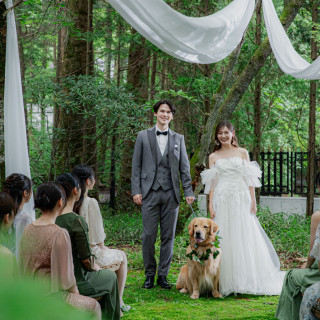 緑溢れる森のチャペルで、愛犬も一緒に。アットホームで温かな誓いの時間