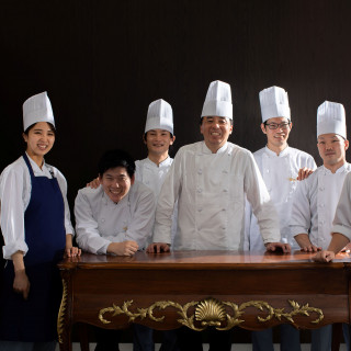 経験豊富なシェフ、パティシエの精鋭チーム。確かな技術でゲストに料理を提供する