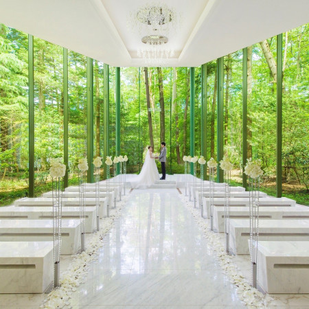 【全面ガラス張り】軽井沢の森に囲まれた幻想的なチャペルで一生の想い出に残るご結婚式を！