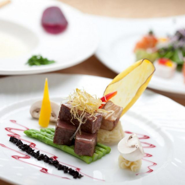 季節の食材を使用した絶品料理。試食付きのブライダルフェアでご体感ください