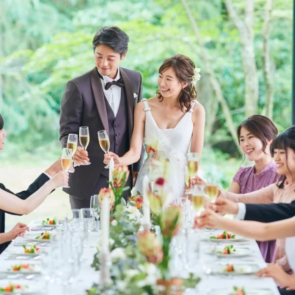 会食スタイルで旬の味覚を味わいながら歓談のひとときを