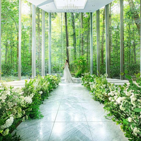 全面ガラス張りチャペルでお二人での思い出を